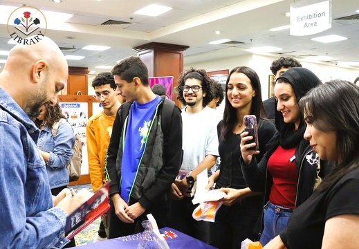 جلسة ثقافية مميزة مع الكاتب والسيناريست أحمد مراد في مكتبة الجامعة البريطانية في مصر، بإدارة الدكتورة غادة لبيب15