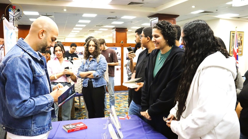 جلسة ثقافية مميزة مع الكاتب والسيناريست أحمد مراد في مكتبة الجامعة البريطانية في مصر، بإدارة الدكتورة غادة لبيب14.jpg