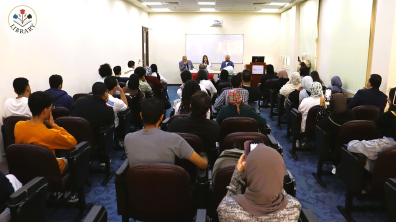 جلسة ثقافية مميزة مع الكاتب والسيناريست أحمد مراد في مكتبة الجامعة البريطانية في مصر، بإدارة الدكتورة غادة لبيب4.jpg