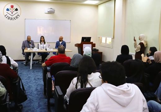 جلسة ثقافية مميزة مع الكاتب والسيناريست أحمد مراد في مكتبة الجامعة البريطانية في مصر، بإدارة الدكتورة غادة لبيب3