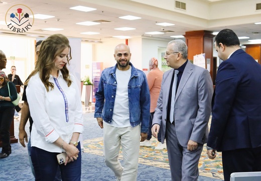 جلسة ثقافية مميزة مع الكاتب والسيناريست أحمد مراد في مكتبة الجامعة البريطانية في مصر، بإدارة الدكتورة غادة لبيب1